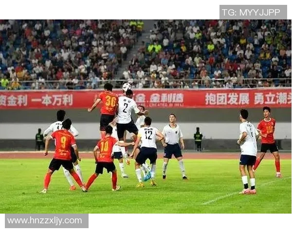 球迷热血追星:从足球赛场到星光背后的忠实陪伴 球迷热血追星:从足球赛场到星光背后的忠实陪伴